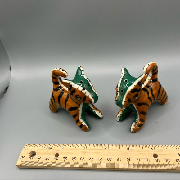 Vintage Stitched Green & Brown Tiger Striped Cats Salt & Pepper Shaker Set Japan - Picture 2 of 7